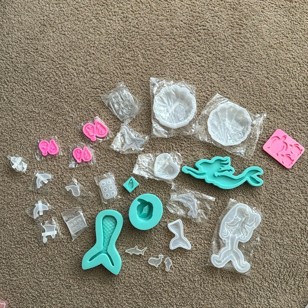 RESIN MOLD SUPPLIES, MOST ARE NEW AND EXCELLENT CONDITION.